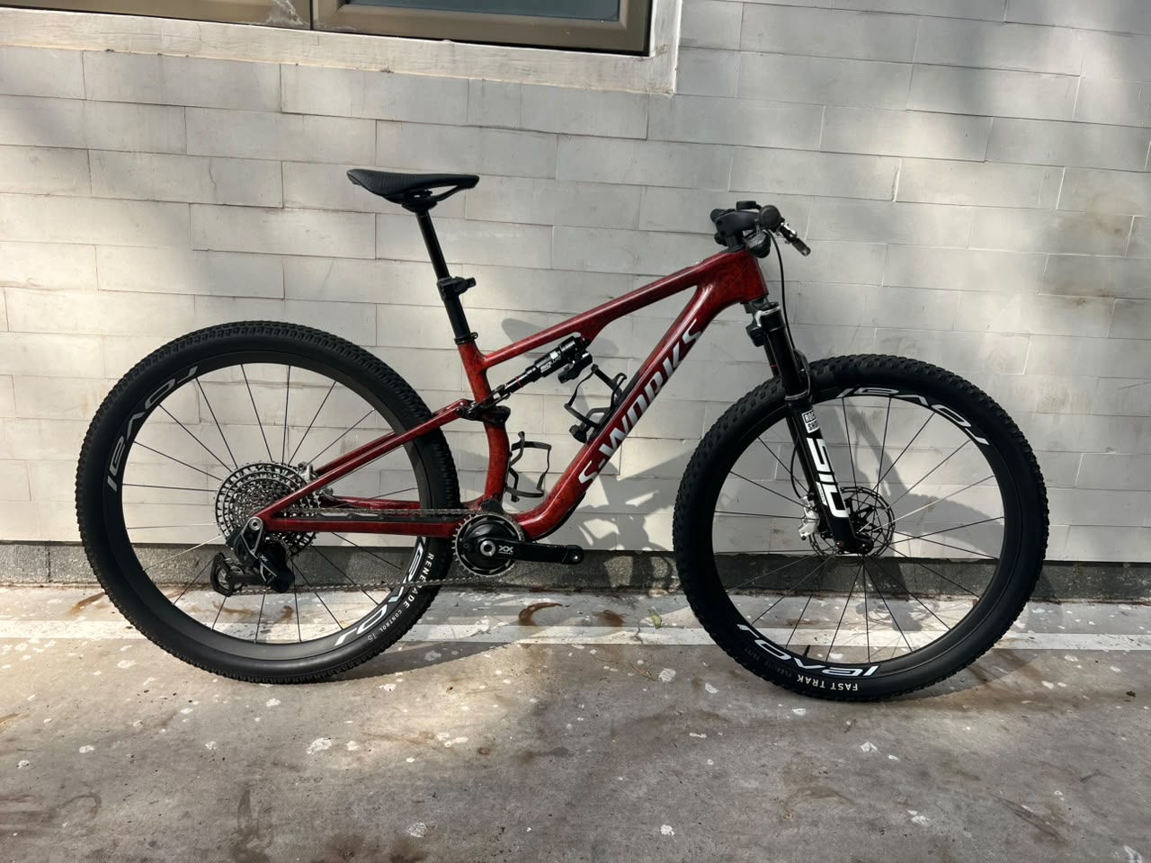 Specialized EPIC 8 S-WORKS M usada certificada · MTB · Gloss Fiery Red Dry Impasto